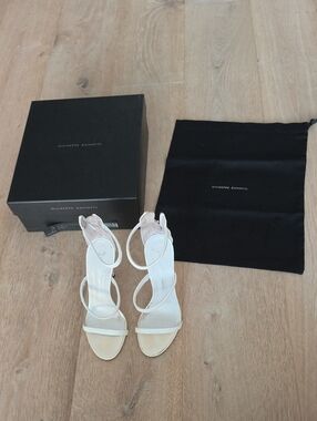 Giuseppe Zanotti Vernice Bianco Heel Sandals